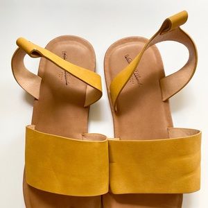 Universal Thread Sandals NWOT size 10
